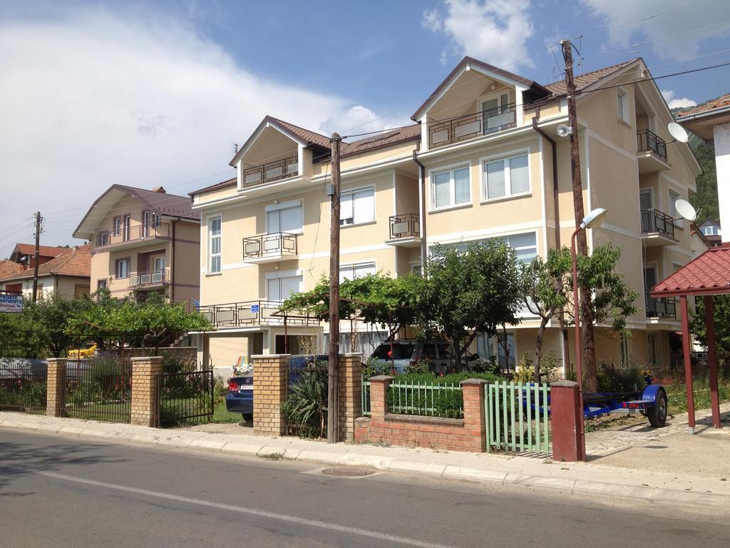 Guest House Lokoski Pestani Exterior photo
